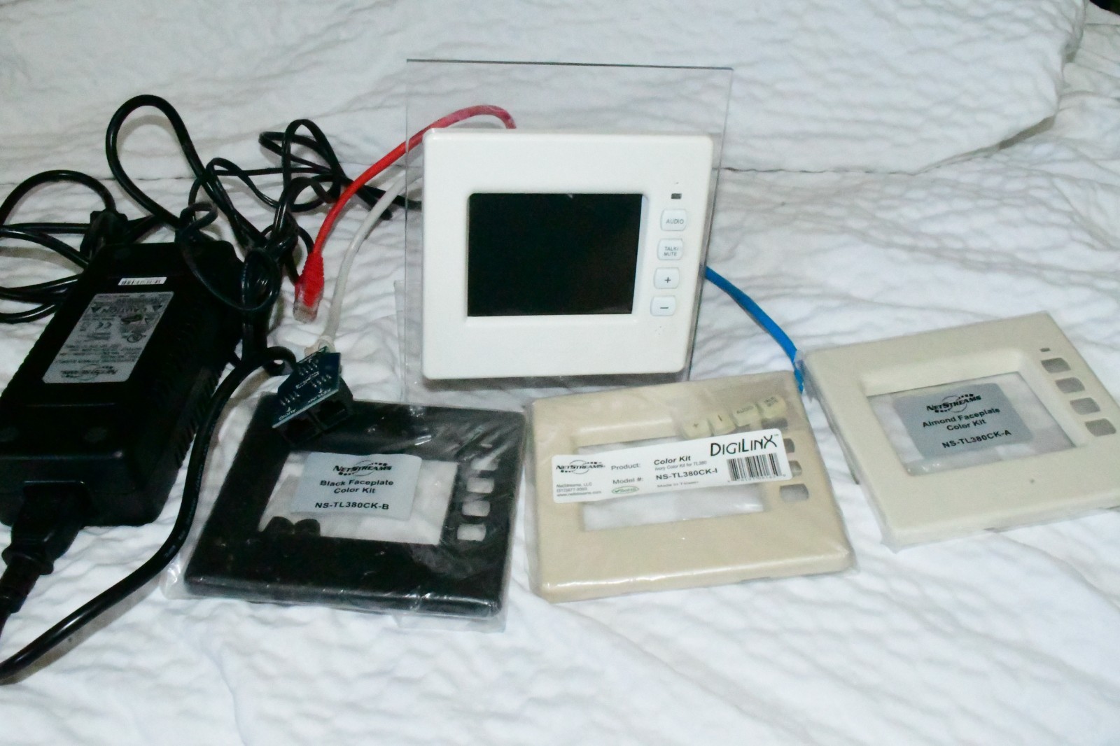 Netstreams Touchlinx TL380 Touchscreen Controller VERY CLEAN W FACEPLATES W5a3