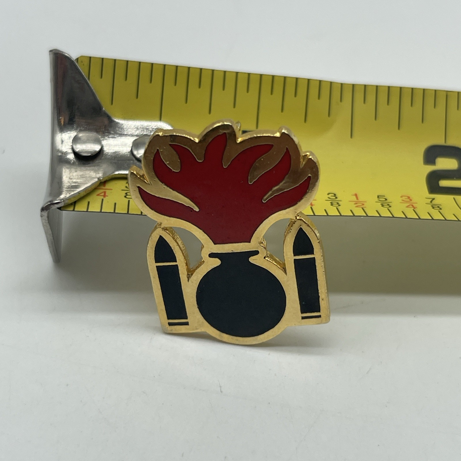 U.S. Military 101st Ordnance Battalion DI DUI Crest Pin Clutch Insignia