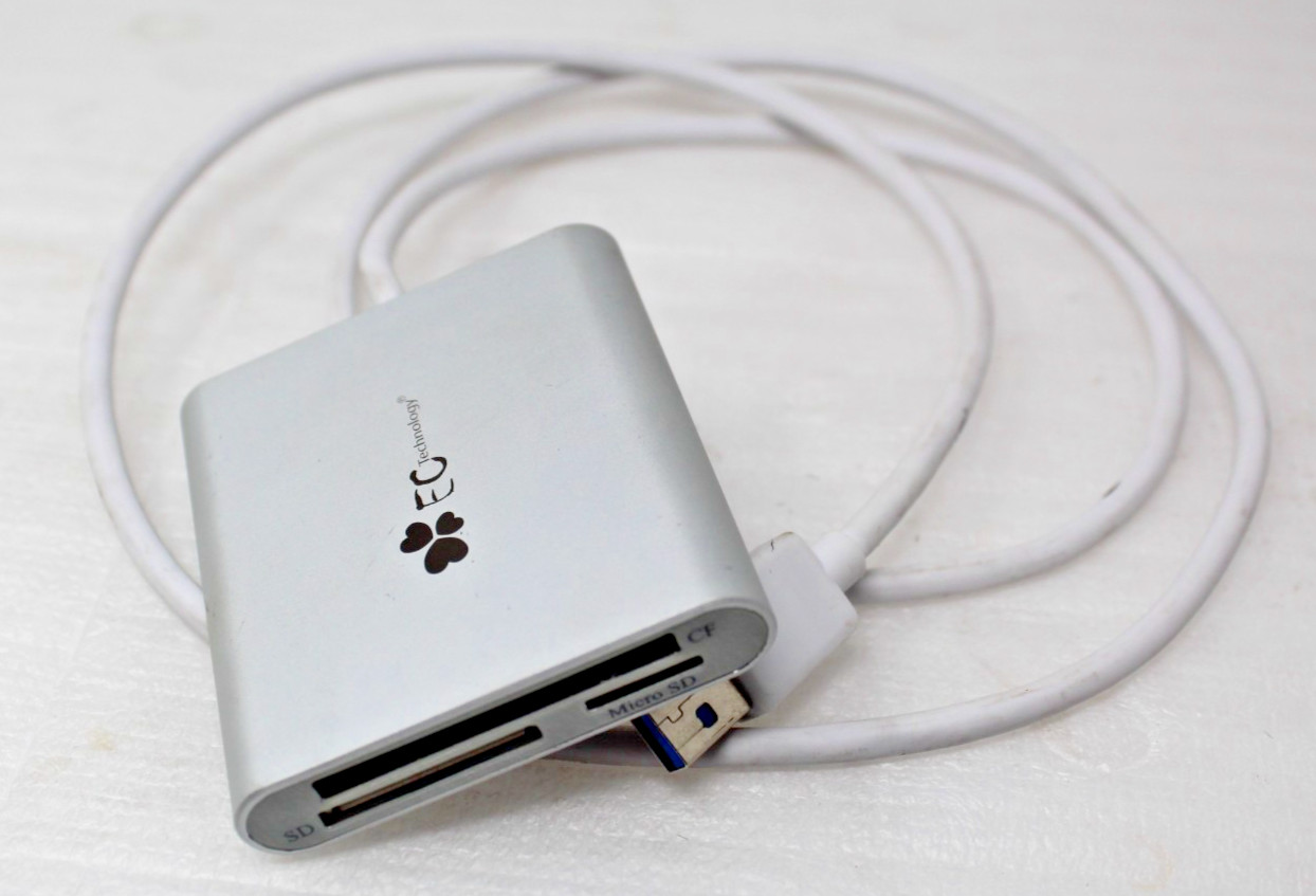EC Technology SD Card Reader Aluminum Superspeed USB 3.0 Multi-In-1 Card Reader