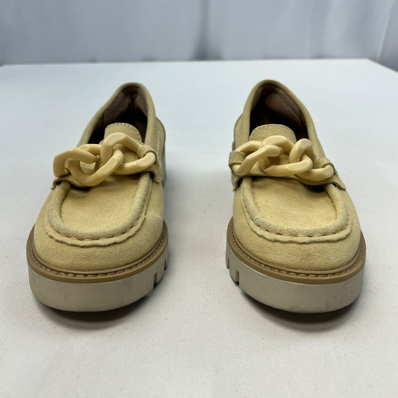 White Mountain Goodie Loafers Yellow Suede Chain Accent Size 6.5