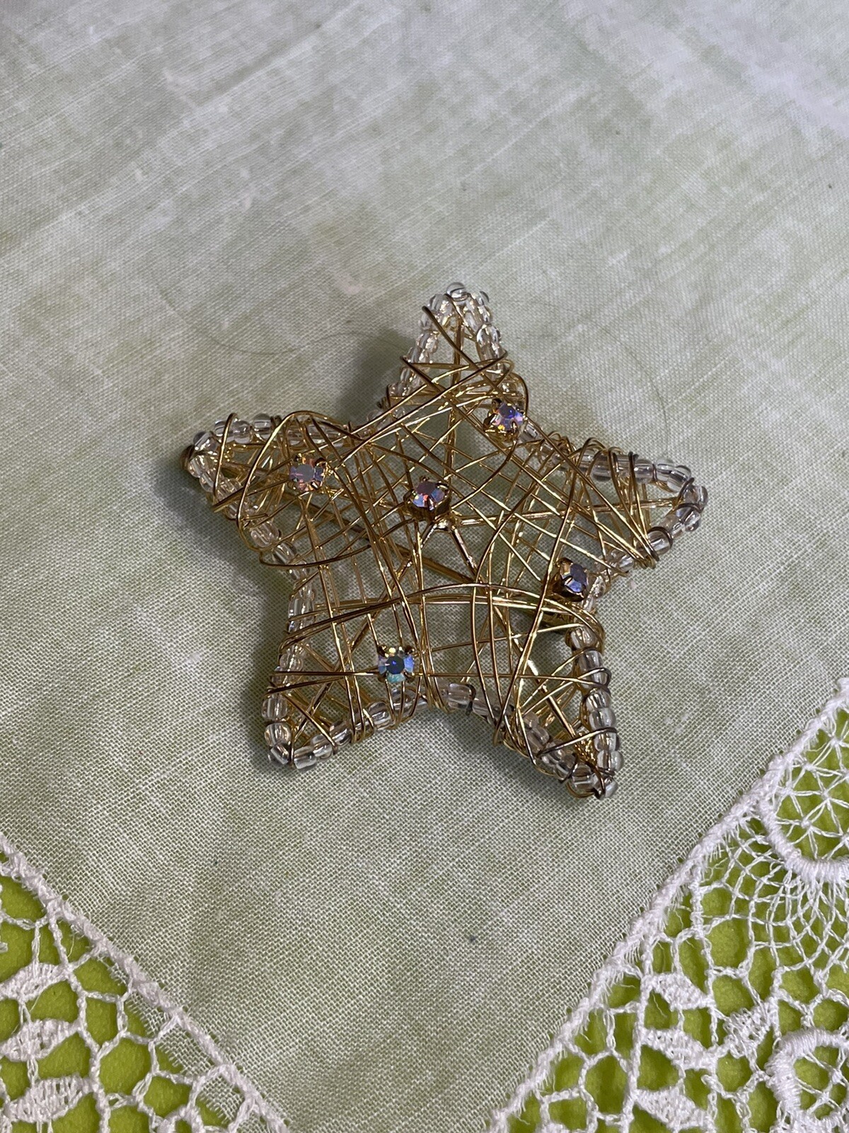 Christmas Holiday Jewelry Brooch Pin Gold Tone Rhinestone Star Bon 8-23