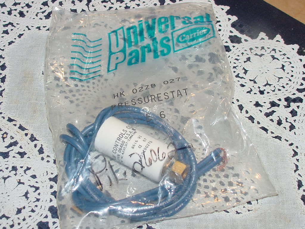Universal Parts HK 02ZB 027 Pressure Stat, Robertshaw MG20-1024, NEW In Package!