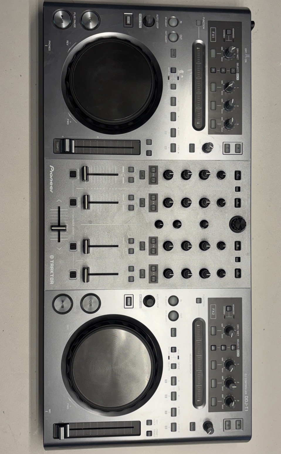 Pioneer DJ DDJ-T1 DJ controller for TRAKTOR 4-Channel 4ch DDJT1