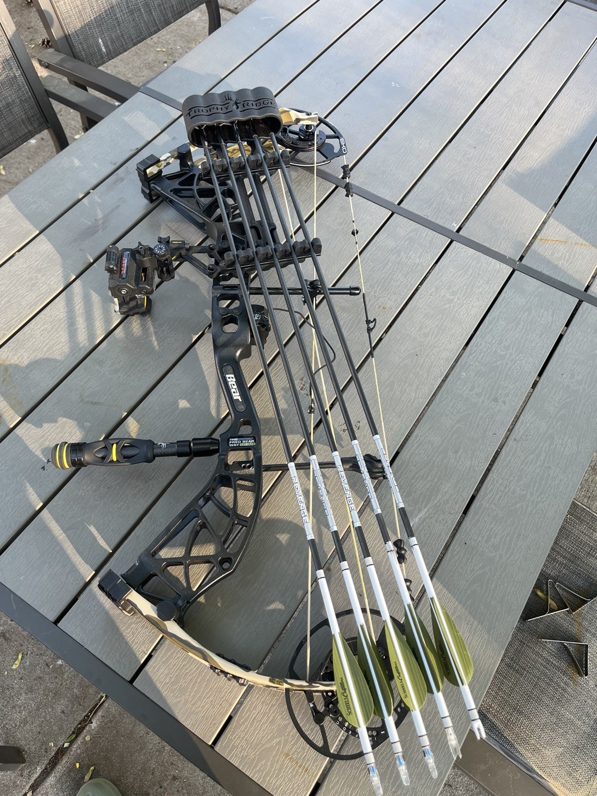 Left Hand Bear Archery Whitetail INT Compound Bow Nearly New!