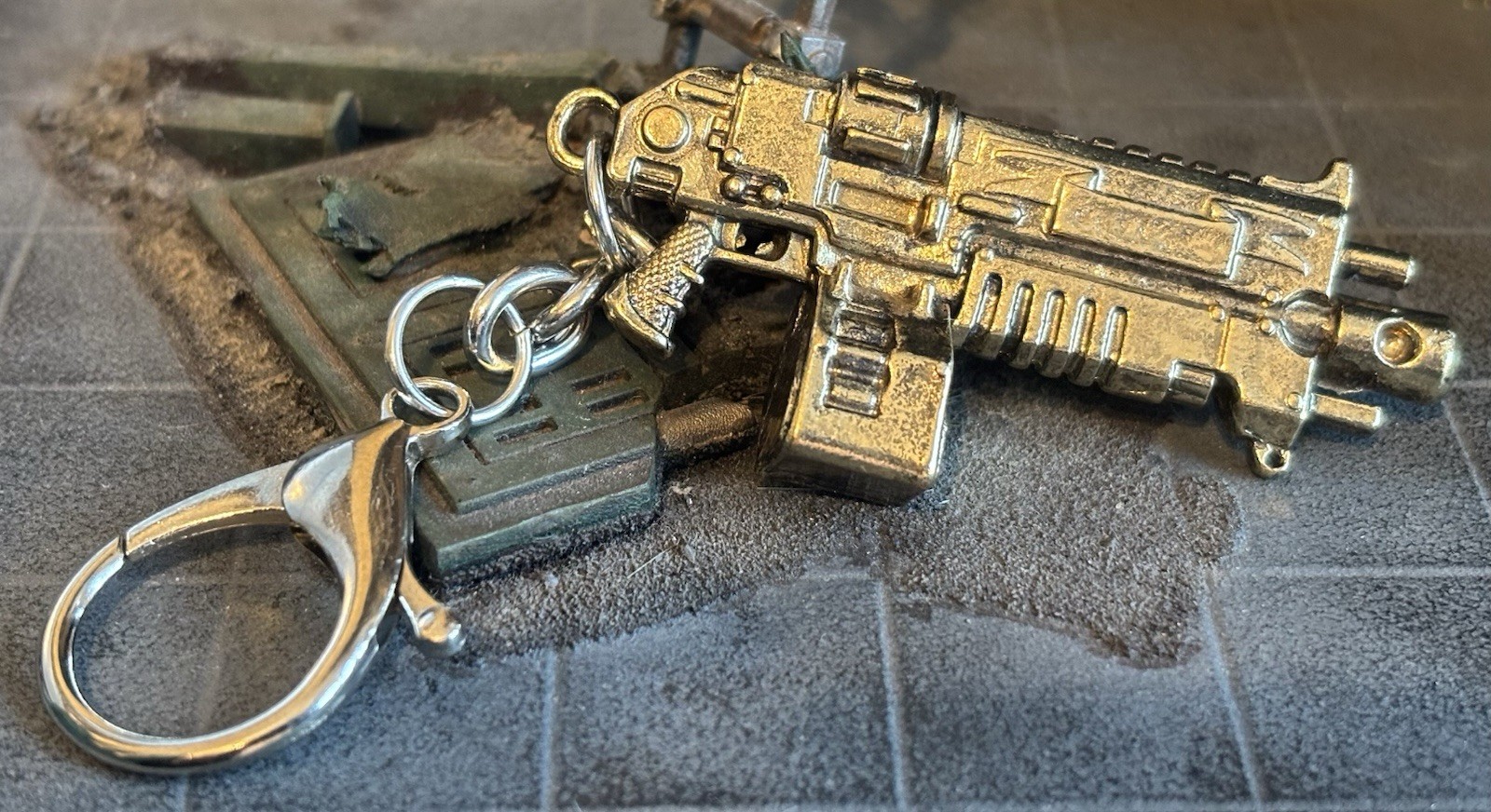 Warhammer 40k Auto STORM BOLTER Keyring Keychain Metal Space Marines Boltguns
