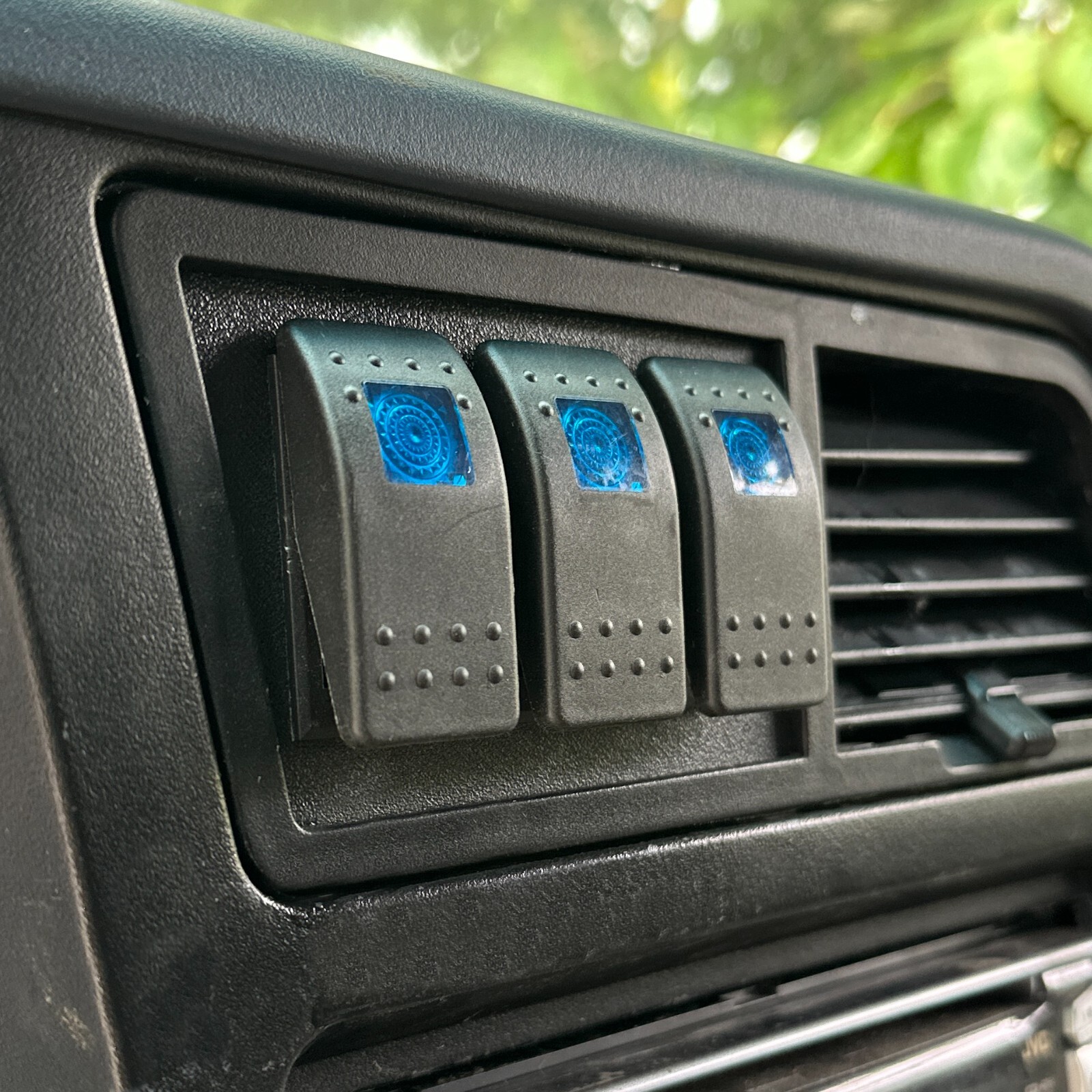 1st Gen (1989-94) Ford Ranger/Explorer Air Vent Rocker Switch Panel/Phone Mount