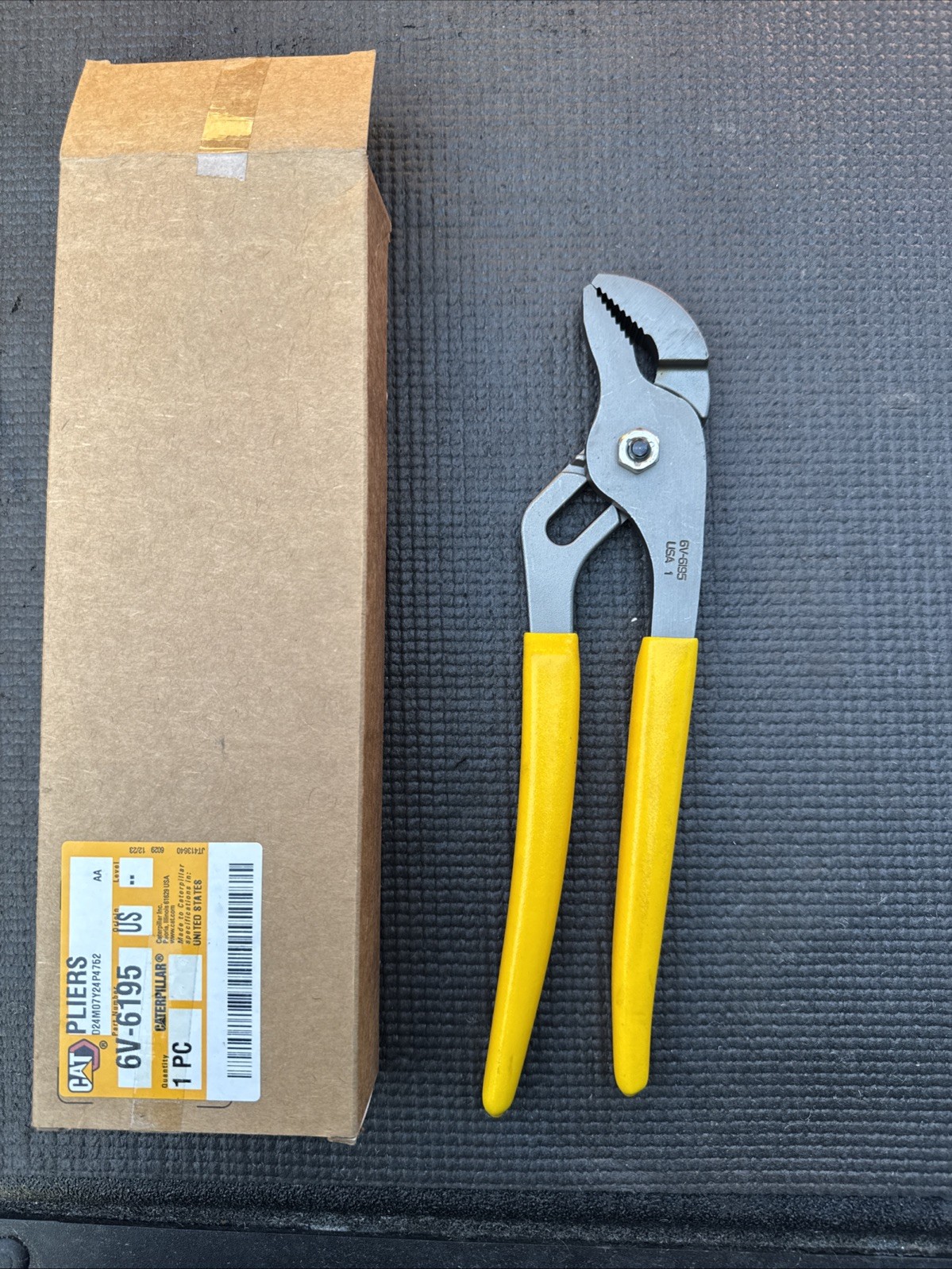 Caterpillar Cat Tools USA By Snapon 6V-6195 9” Arc Joint Pliers Yellow Rare