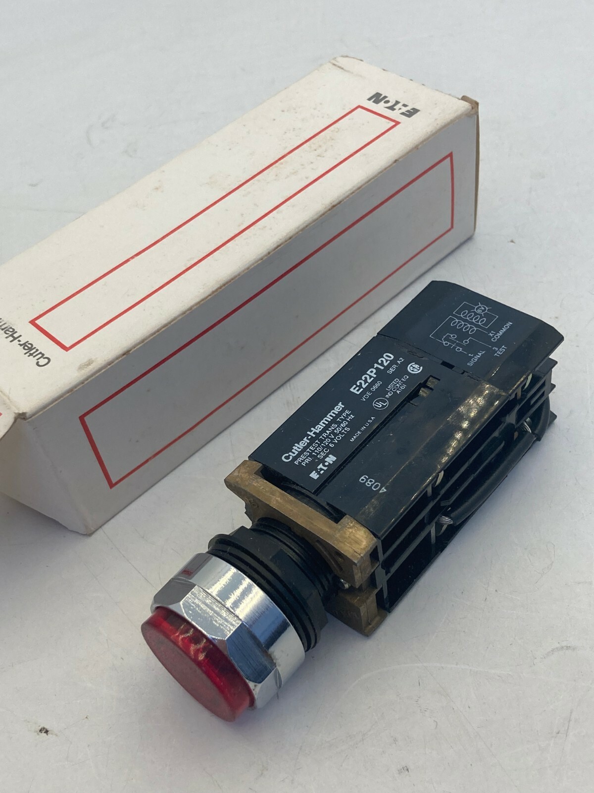 CUTLER HAMMER E22P120 PUSHBUTTON ILLUMINATED RED TRANSFORMER NIB