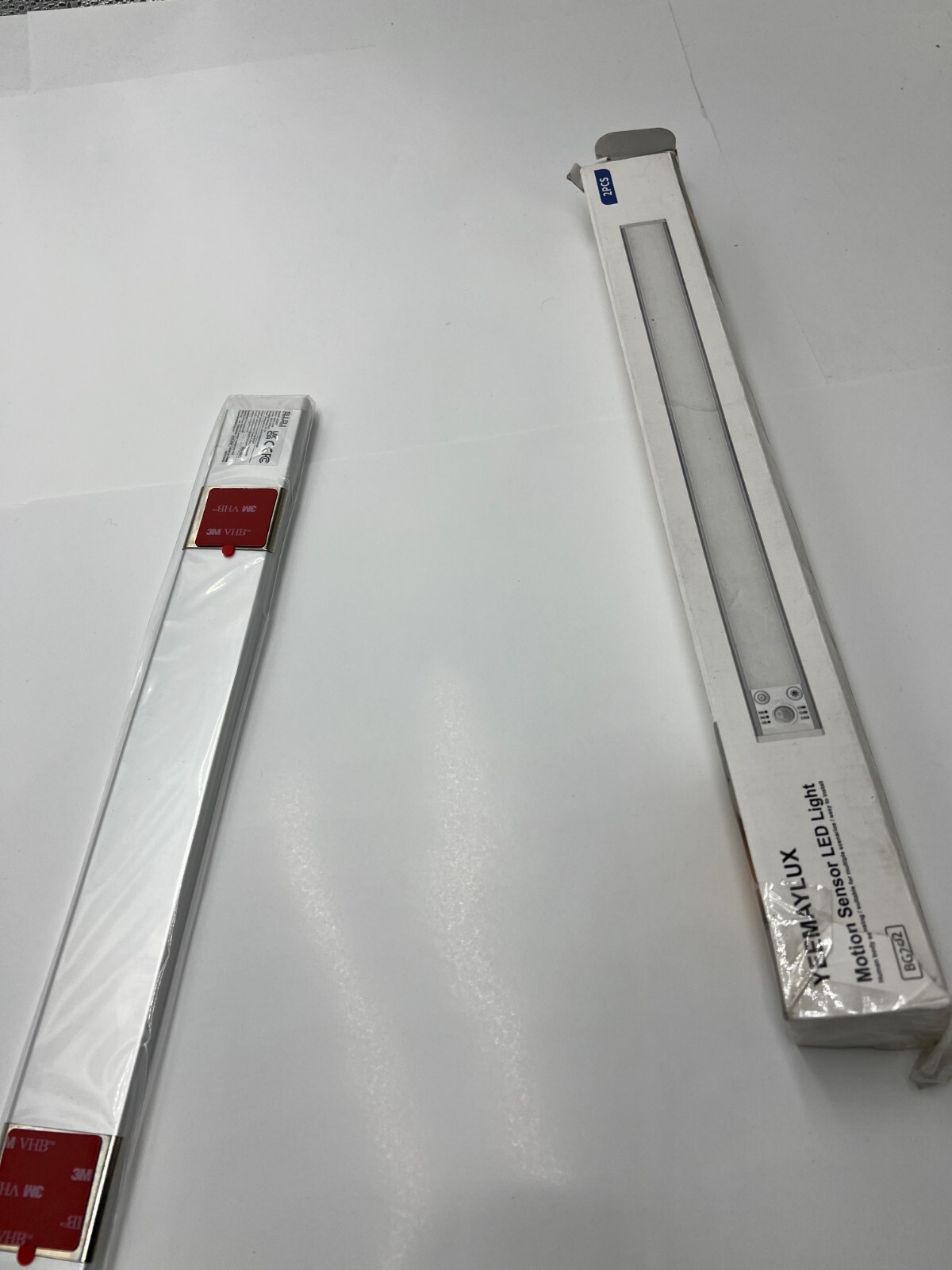 (QTY 4) Yeemaylux BG202 Motion Sensor Cabinet LED Light BBG202DE01 White