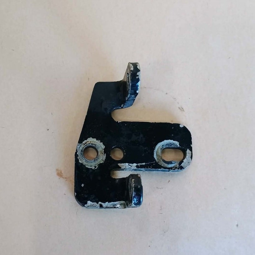 John Deere Series 220/Deere7775 Injector pump solenoid bracket M801822Used(S0135