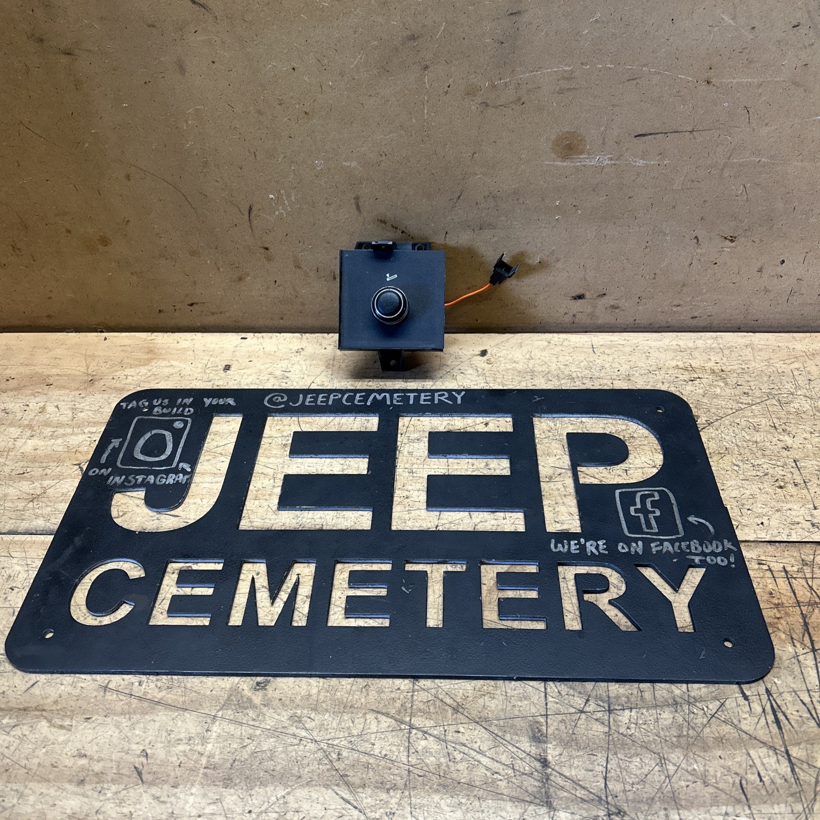 84-96 Jeep Cherokee XJ Comanche MJ OEM Dashboard Cigarette Lighter Power Supply
