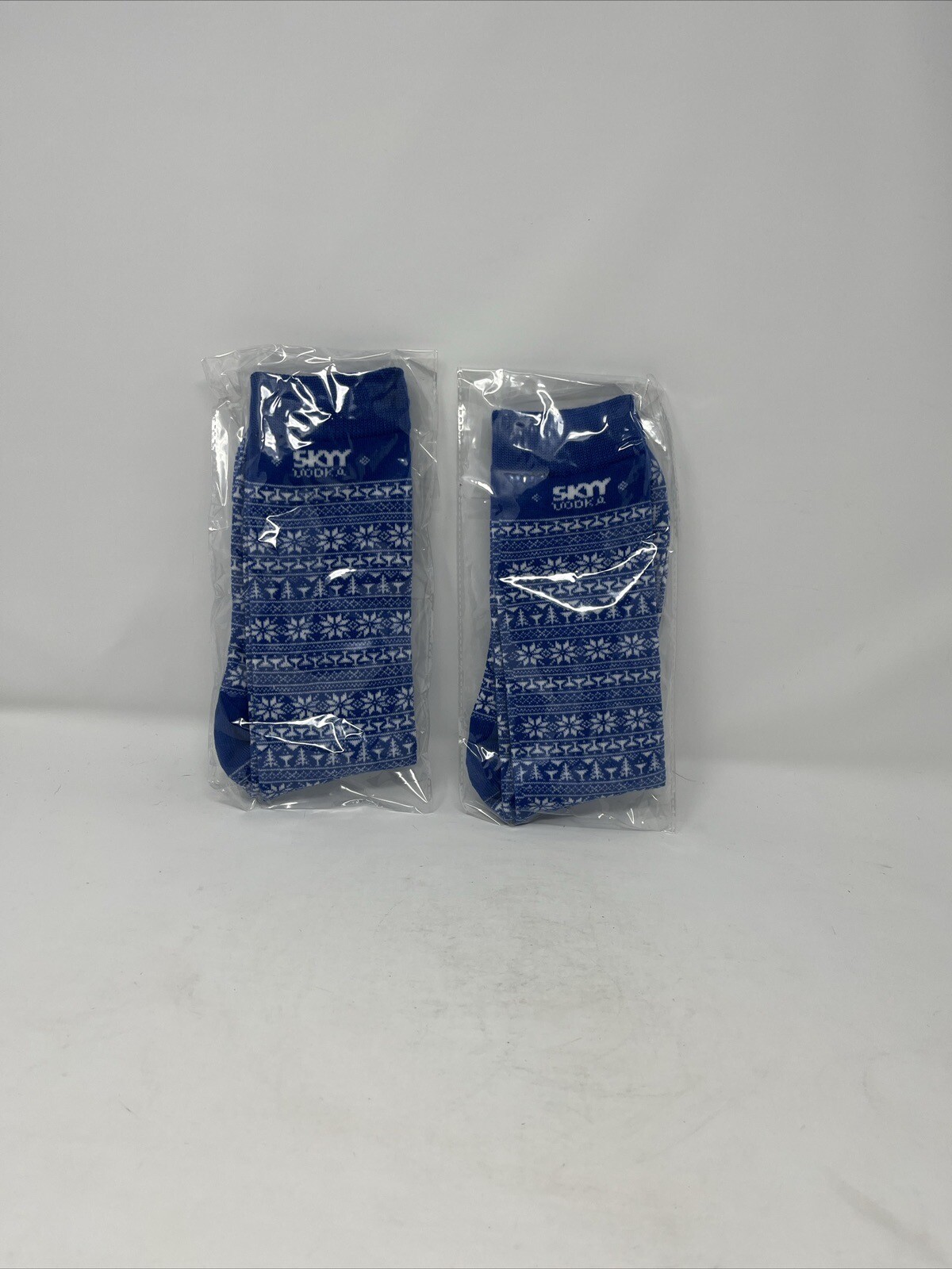 2 pairs new Skyy vodka blue Socks Winter Snowflakes & Martinis design barware