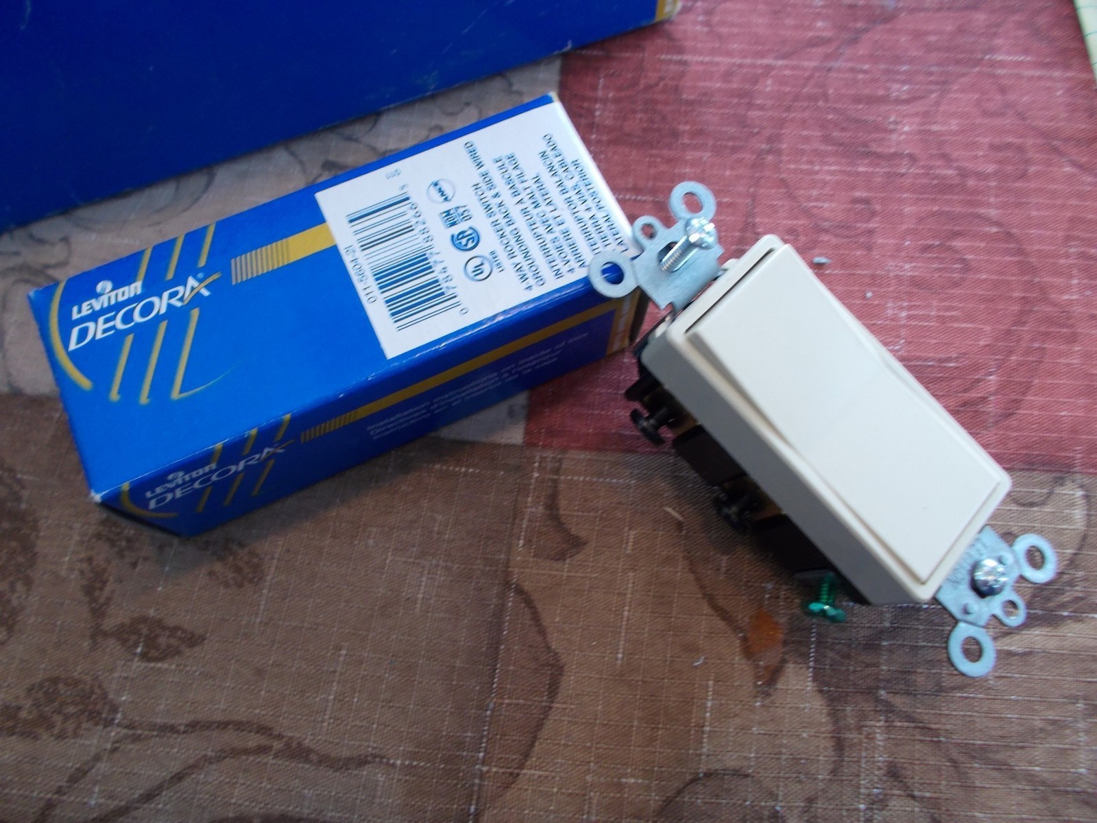NEW Leviton 5604-2I 4-Way Rocker Light Switch, Ivory *FREE SHIPPING*