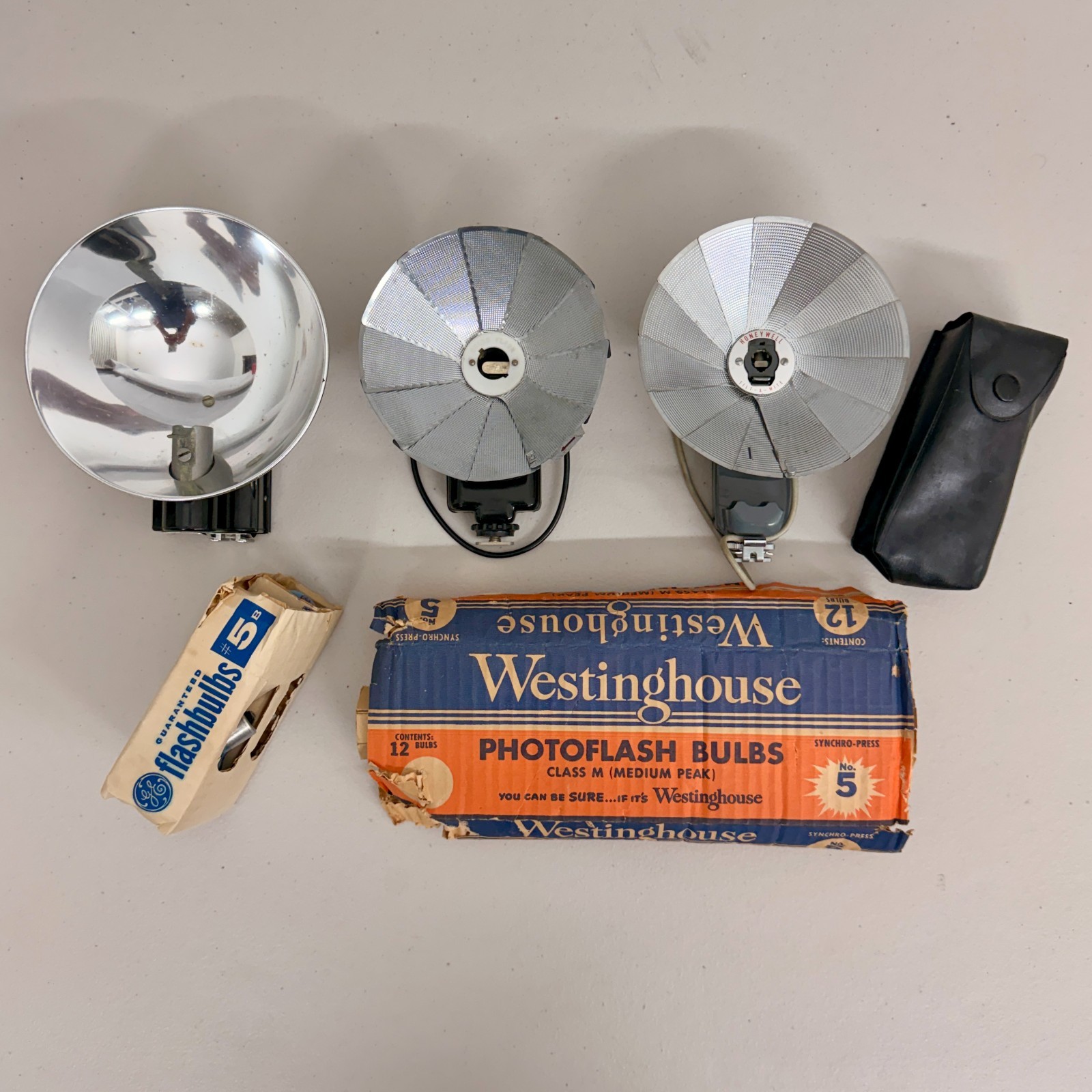 Vintage Flash Bulb Lot Honeywell Tilt-A-Mite Realist Colon GE Westinghouse