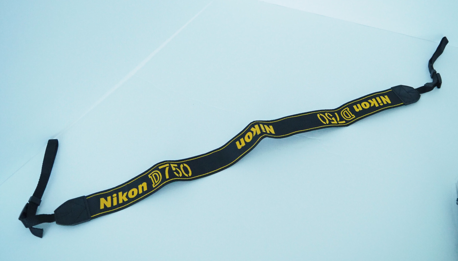 Nikon AN-DC14 1.5" Black/Yellow Neck/Shoulder Strap Nikon D750 (NEW)