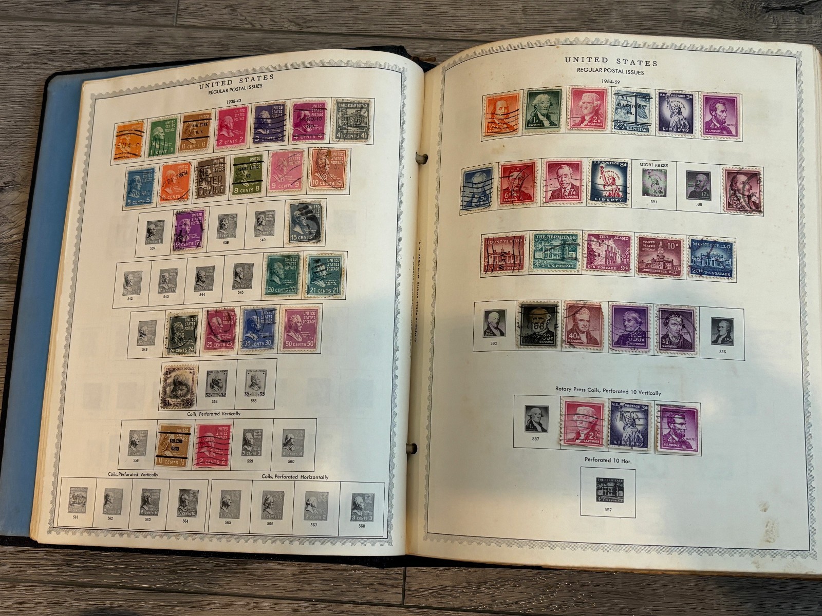 Minkus Master Global Stamp Album