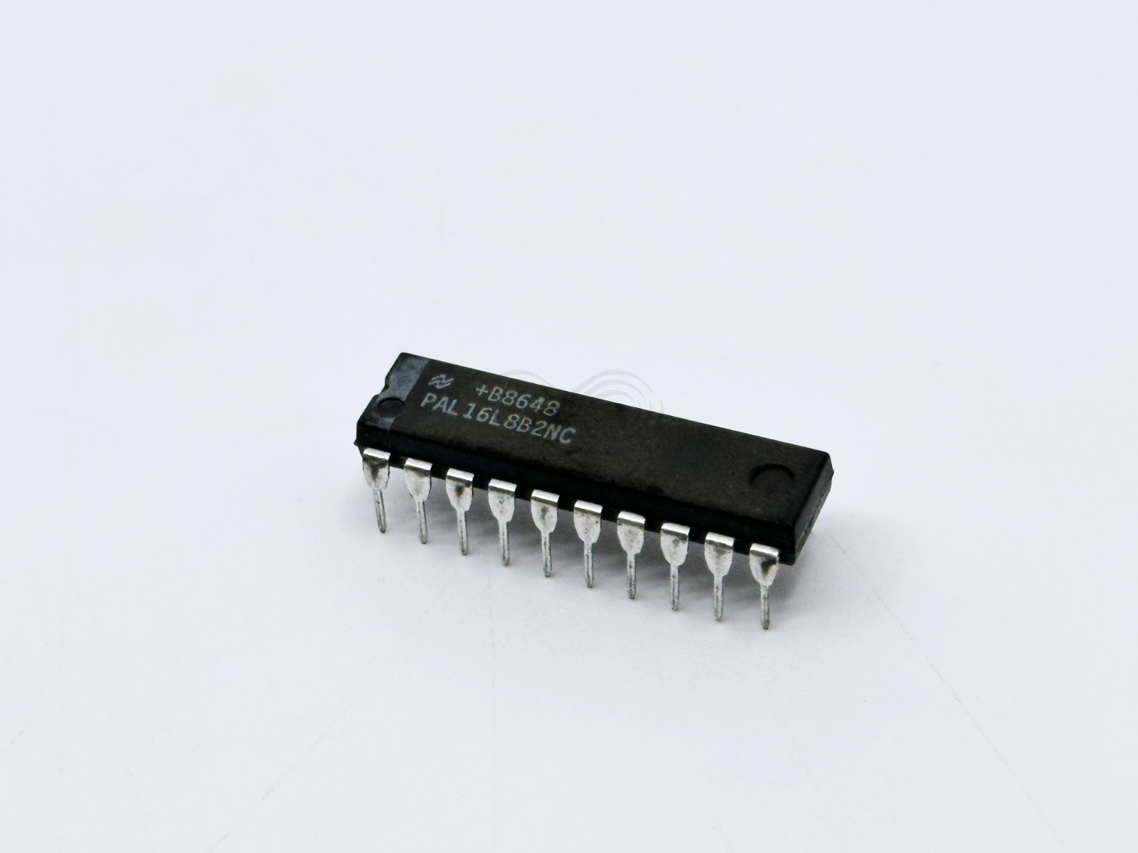 PAL16L8B2NC NSC Programmable Logic Array IC 10 Inputs 8 Outputs 6 IO 25ns DIP-20