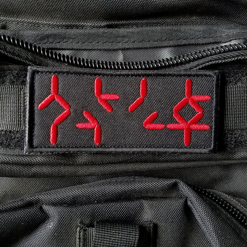 PREDATOR AUTODESTRUCTION DISPLAY AVP ALIEN ARNOLD JUNGLE COSTUME HOOK PATCH RED