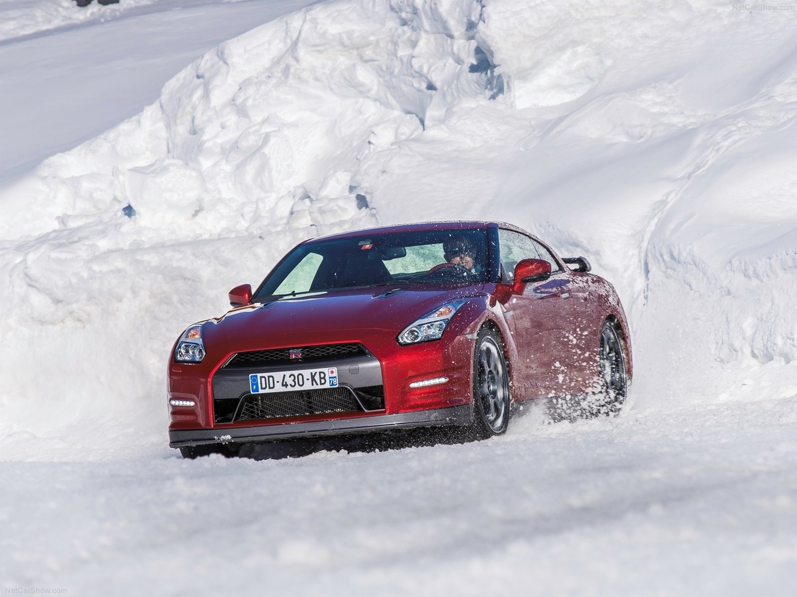 Cars nissan gt r 2015 supercar car godzilar snow 16 Desk Mat Stitched