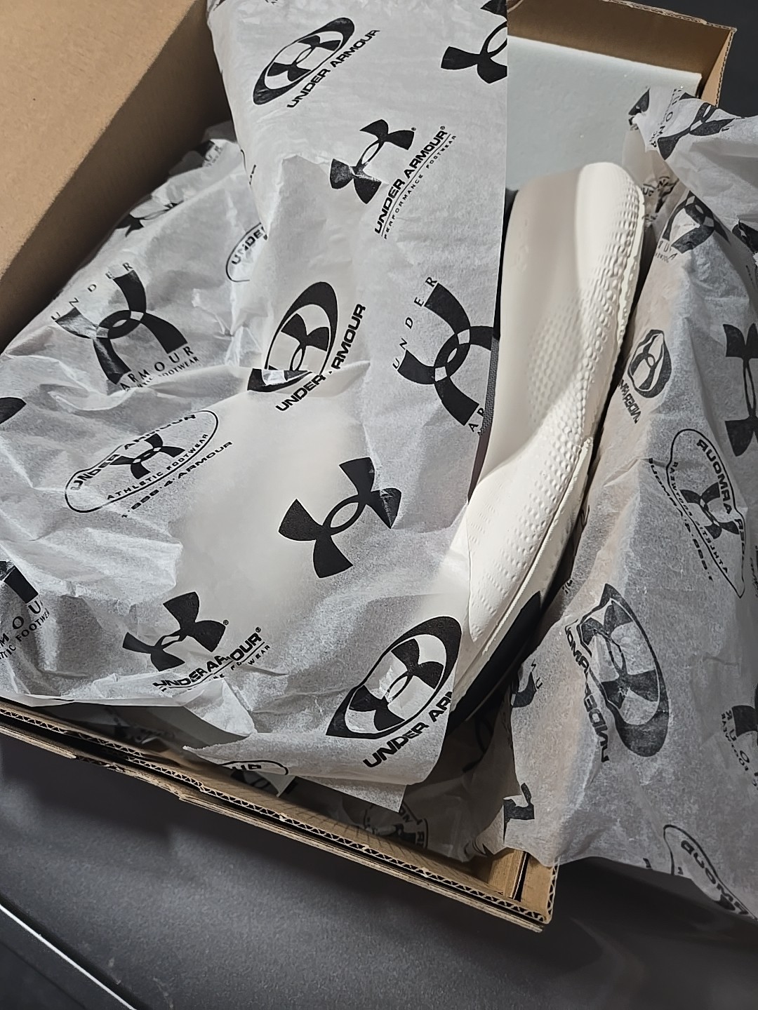 Brand New Under Armour Nova Summit running shoes - Unisex Black/White + FREEBIES