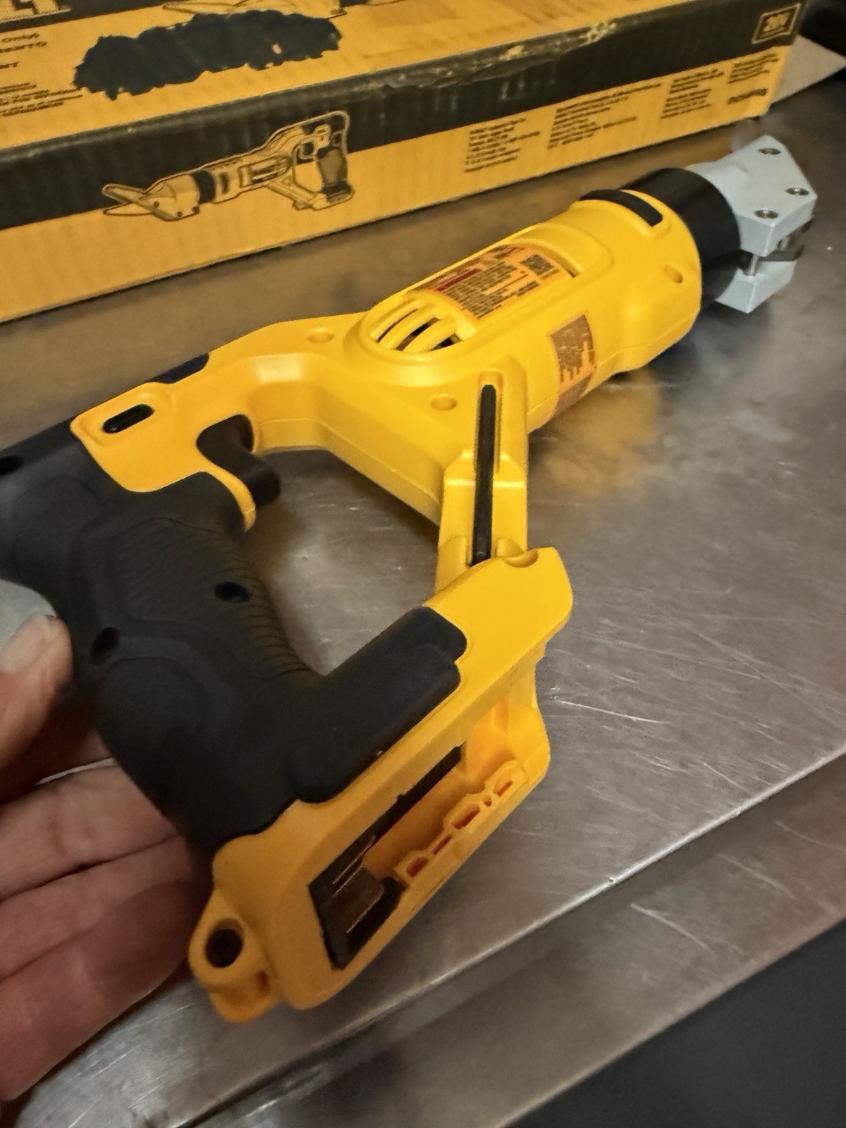 DEWALT DCS498B 20V MAX Lithium-Ion Cordless Shear. Tool only Free Ship