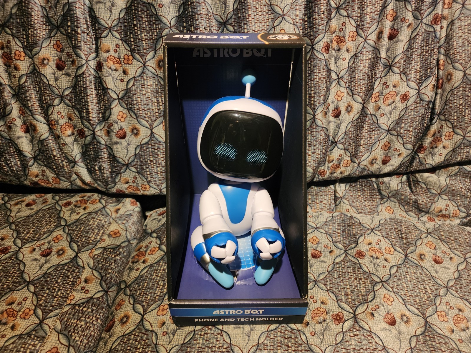 Astro Bot Phone and Tech Holder Cable Guy Playstation Character Figure Brand New