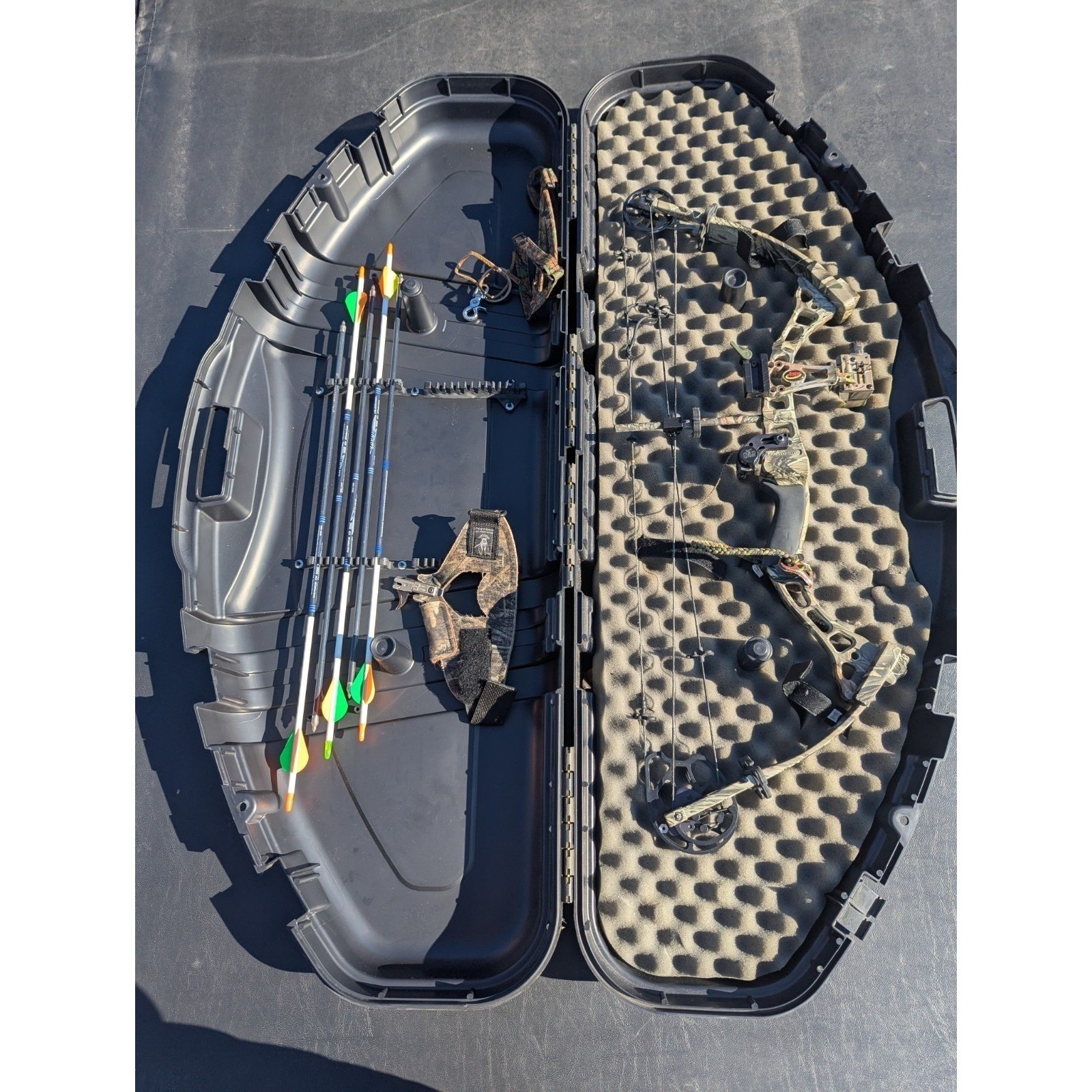 Diamond By Bowtech The Rock Compound Bow Package 29" 60LB Draw Amp Site QAD