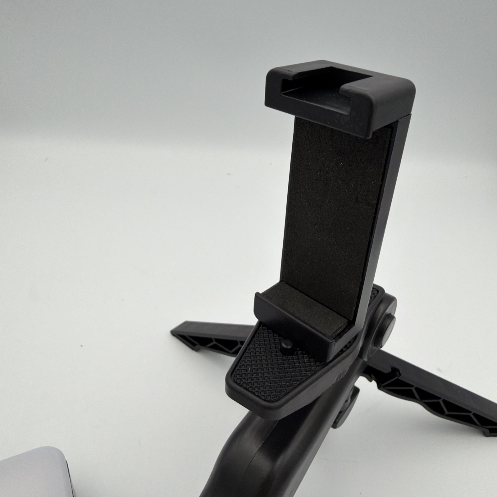 LED Video Light with Tripod & Phone Holder – Dimmable Rechargeable Studio Lamp