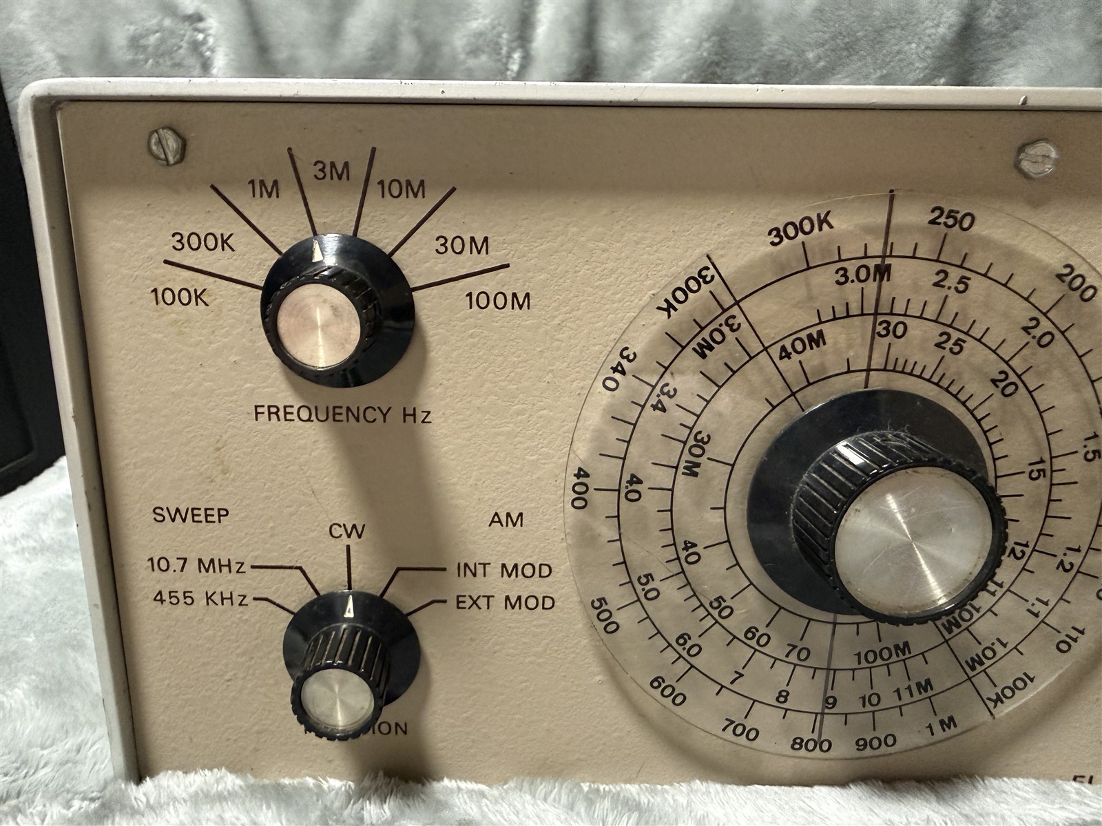 VINTAGE DIGIAC T255 ELECTRONIC TRAINING SYSTEM VARIABLE FREQUENCY GENERATOR
