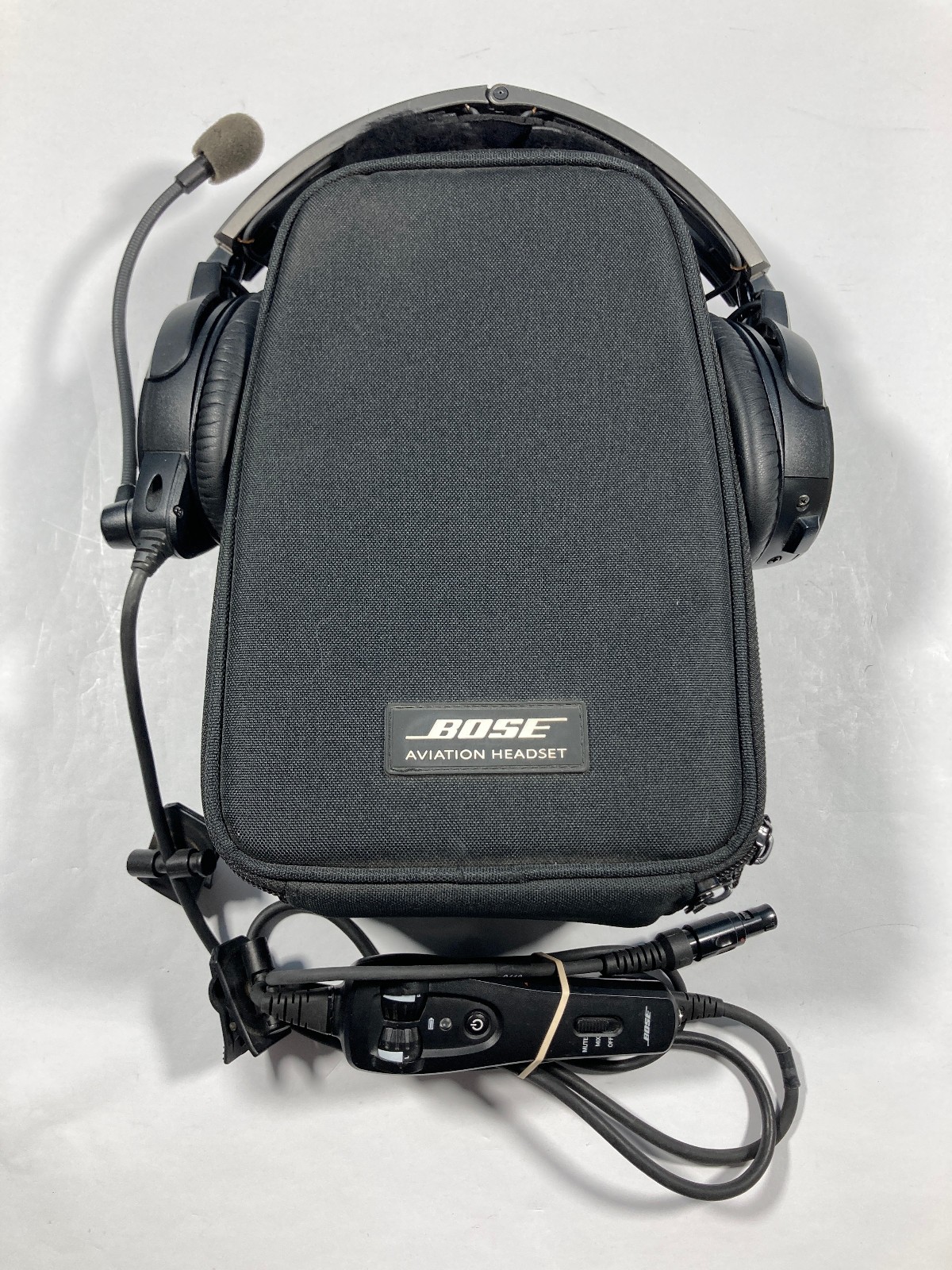 Bose A20 Aviation Headset w/LEMO 6 Pin Plug, and Soft Case