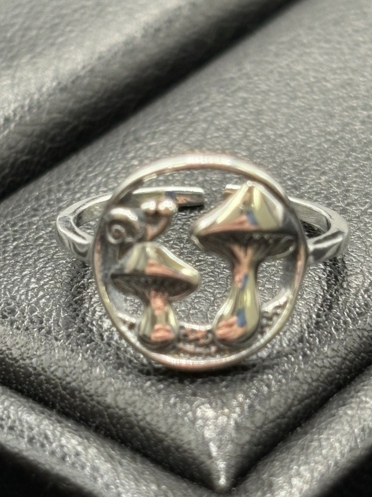 New Condition Sterling Silver Mushrooms Toe Ring 925 C31