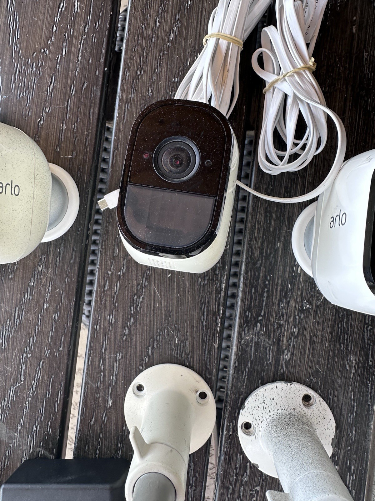Netgear Arlo Smb4000 Basestation, 5 Pro Cameras, 4 Batteries, Plus Accessories.