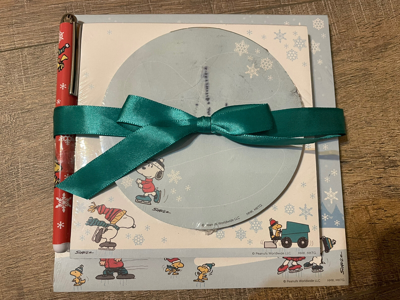Hallmark Peanuts Gang Winter Scene 3 Memo Pads Tower w/ Pen New