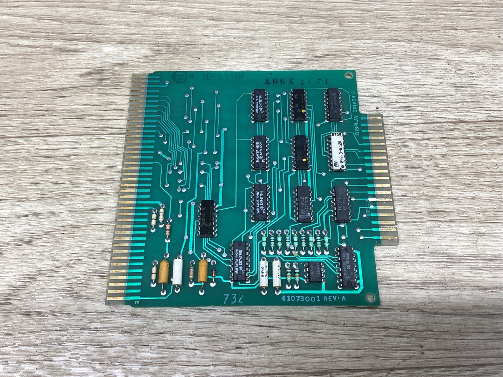Universal Instruments Display Driver 3 - 41073001 REV. A PCB #814L25