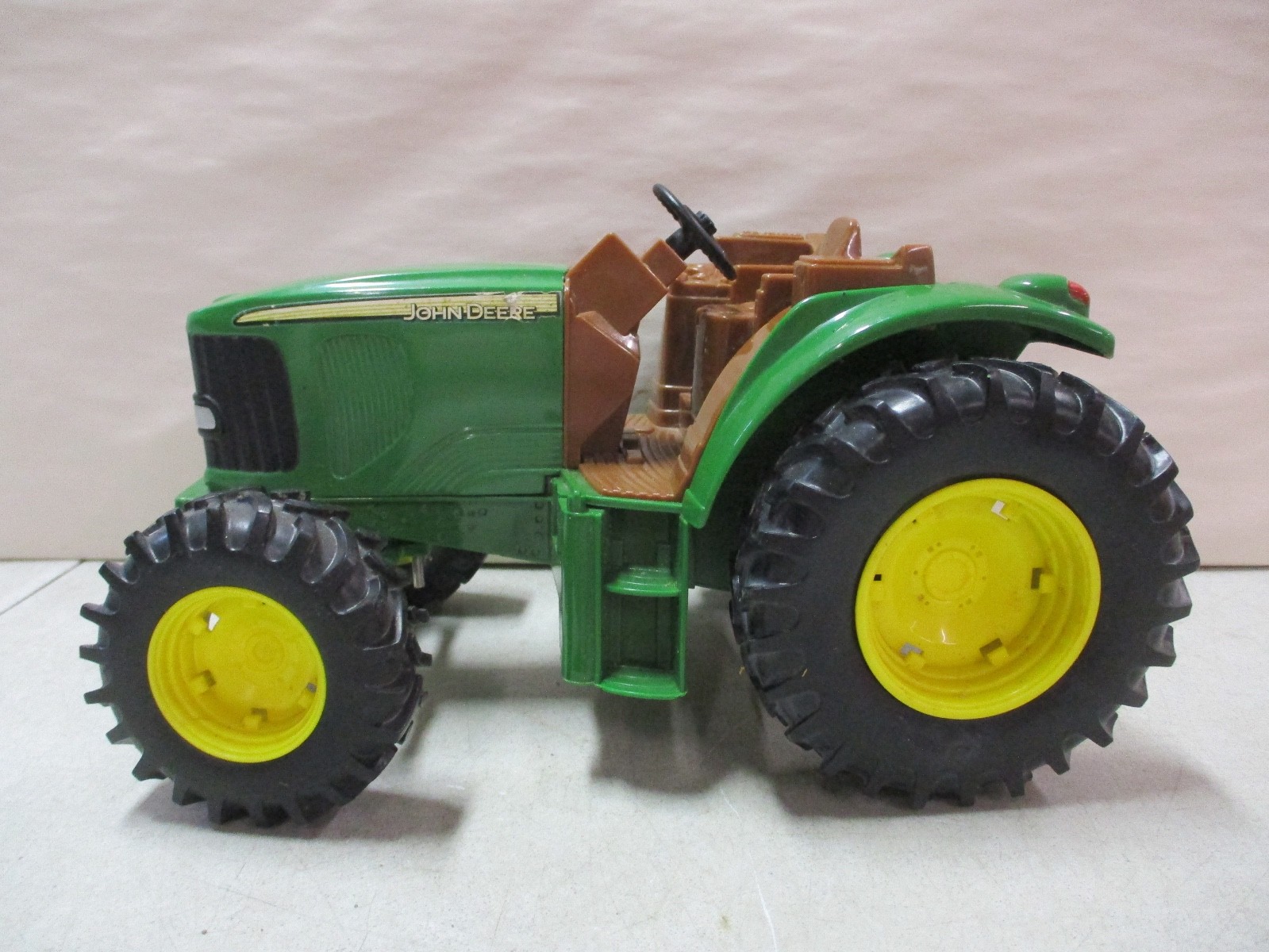 Ertl John Deere Tough Tractor 1/16