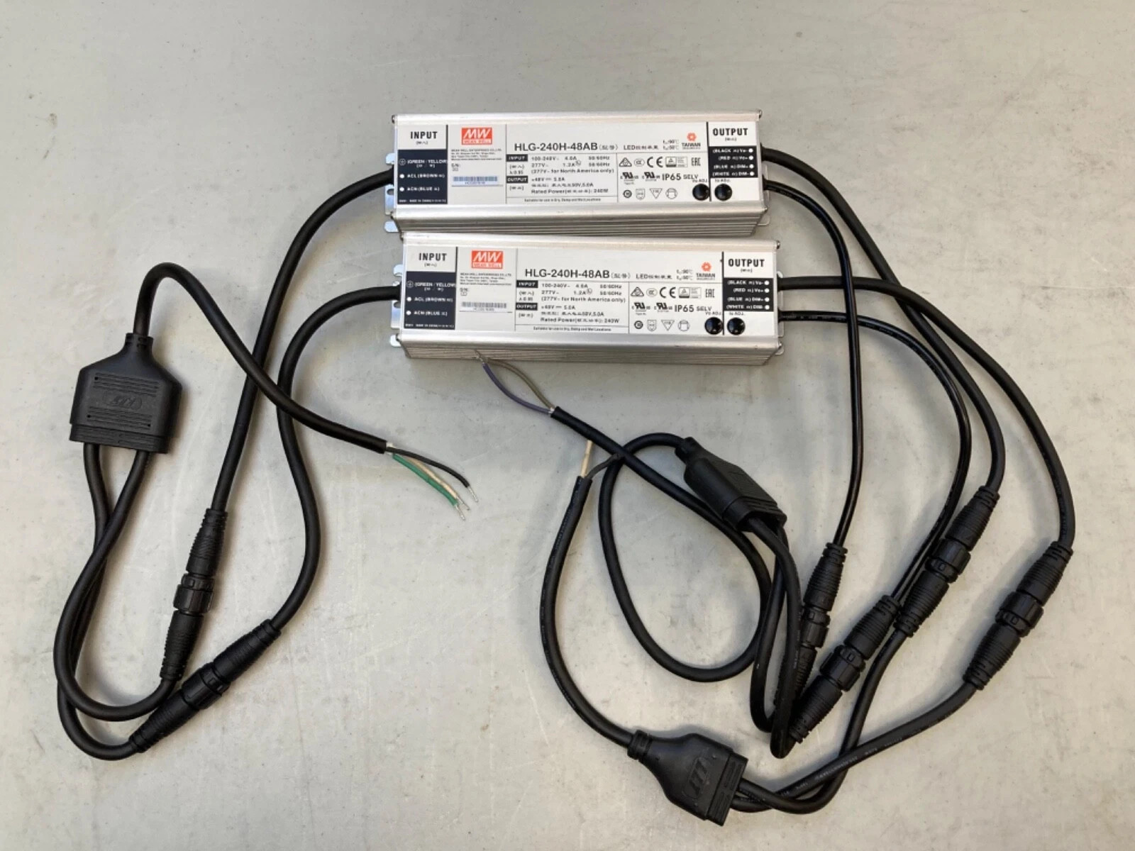Tow together Meanwell HLG-240H-48AB power supplies