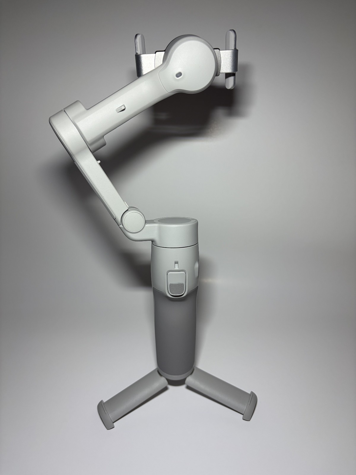 DJI Osmo Mobile 7 Smartphone 3-Axis Gimbal Stabilizer - Gray