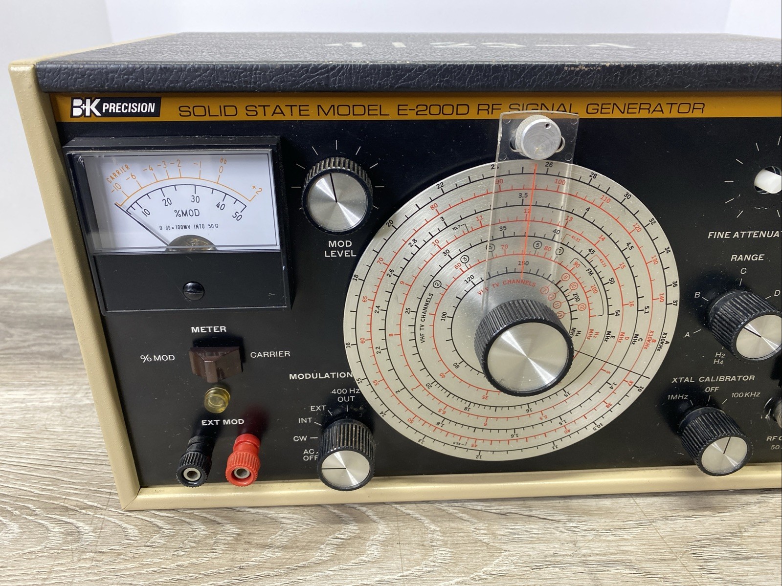 B & K Precision Solid State Model E 200D RF Signal Generator E-200D *Powers On*