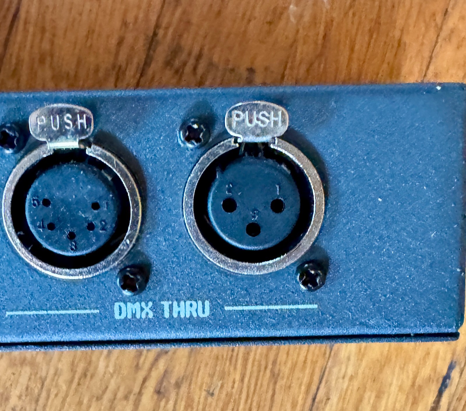 512 DMX 8-port splitter.
