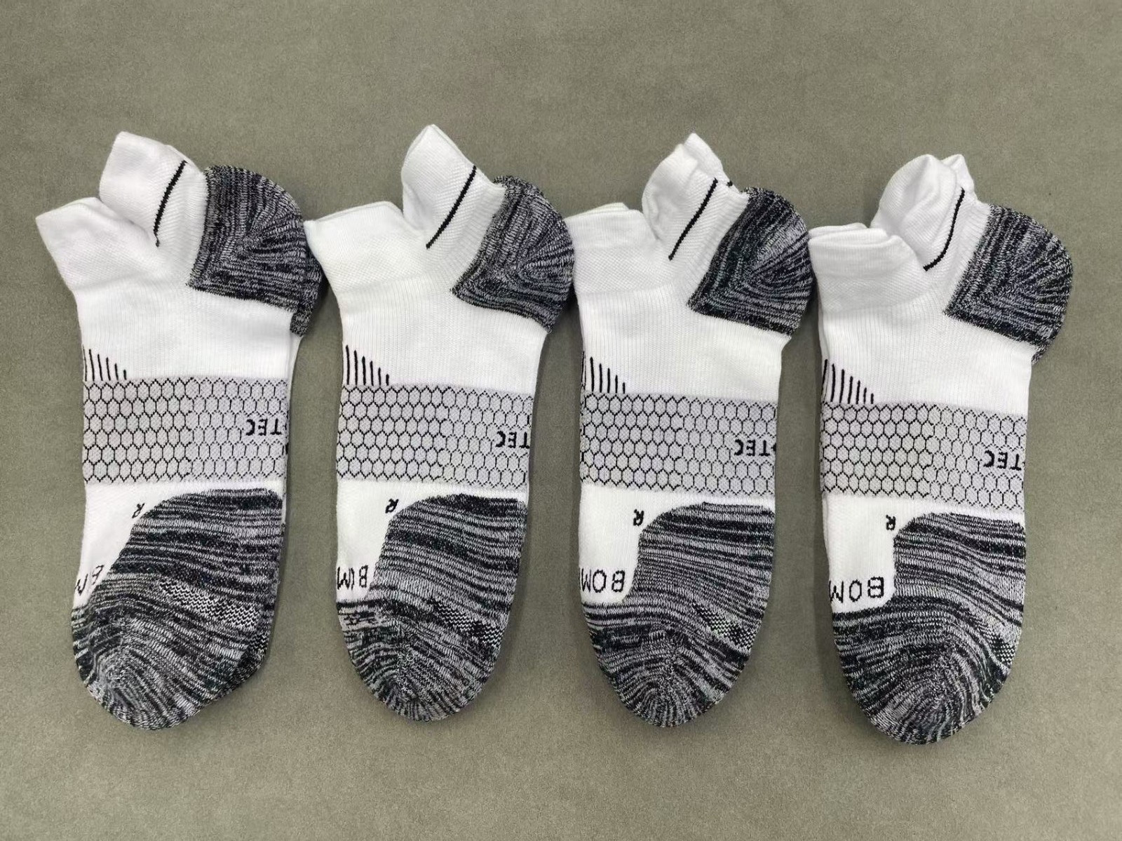 4 pairs BOMBAS Men's All-Purpose Performance Ankle socks Size Large 9-13 white