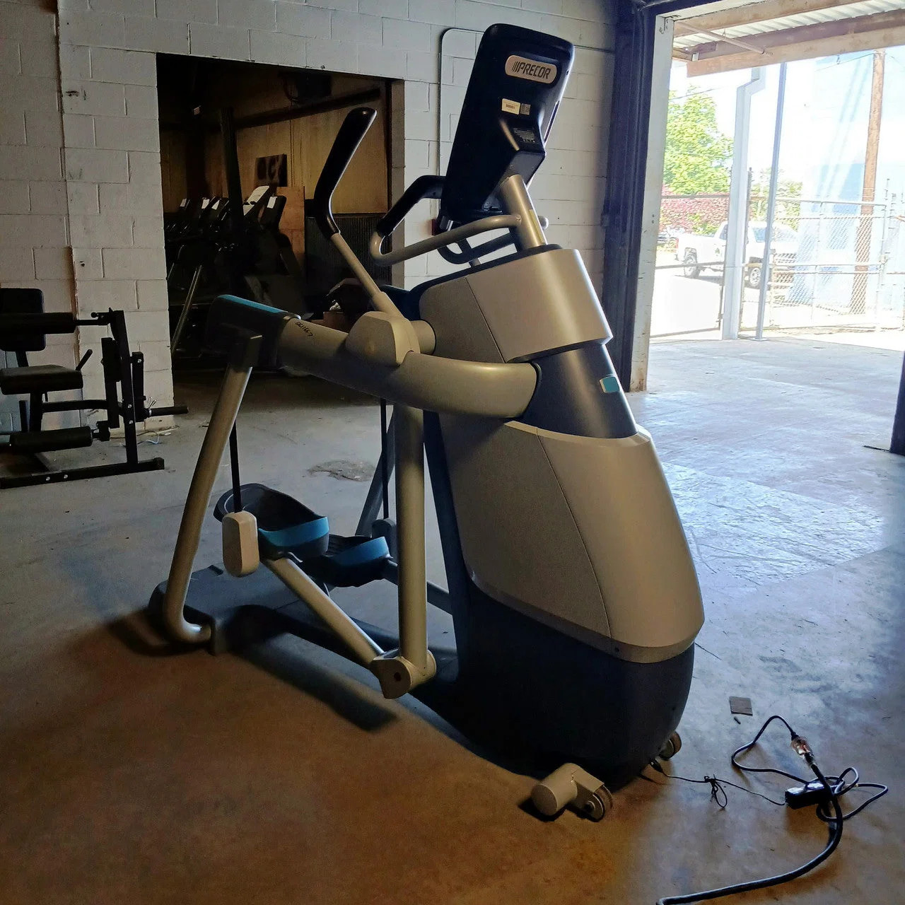Precor AMT 865 w/ P62 Console