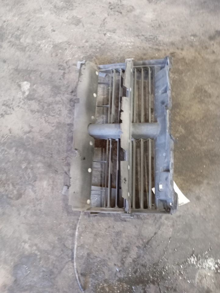RAM1500 2013 Air Shutter 4214748