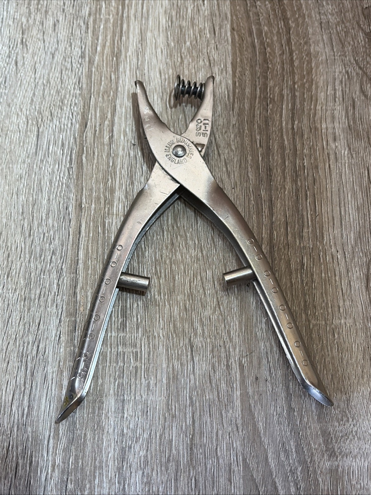 Maun No 2160 Hole Punch
