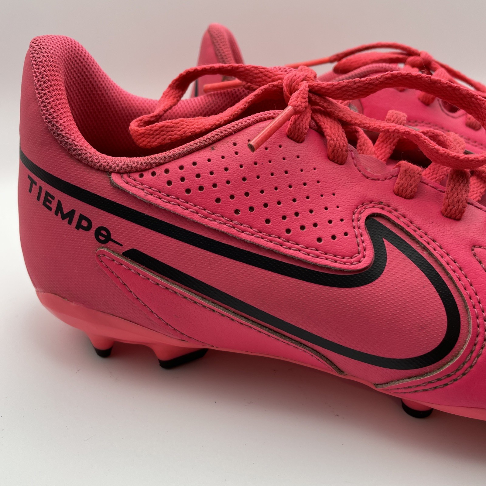 Nike Tiempo Soccer Cleats Pink/Black Sz 4.5Y DA1331-600