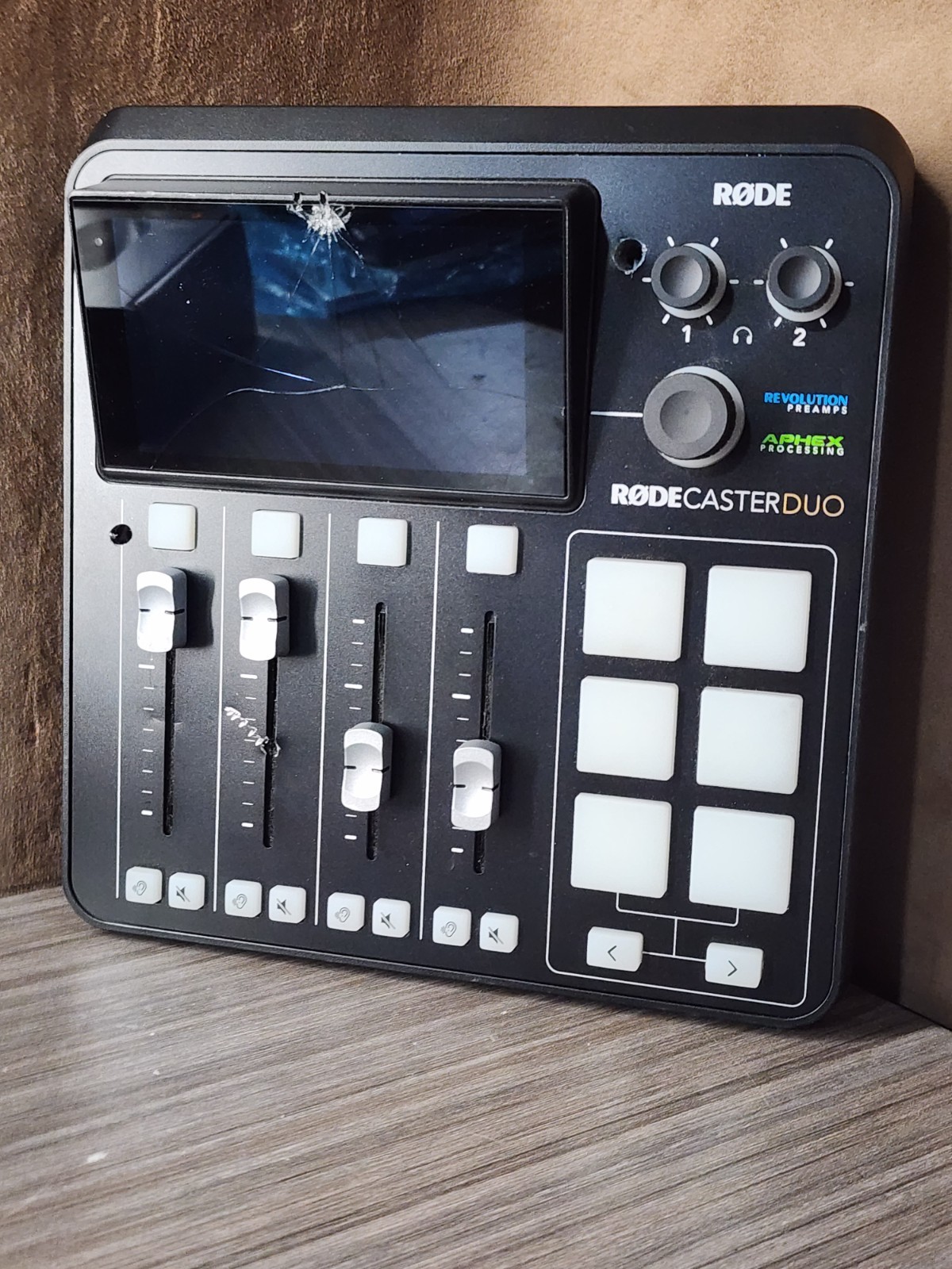 Rode RodeCaster Duo Streaming Mixer Integrated Audio Production Studio