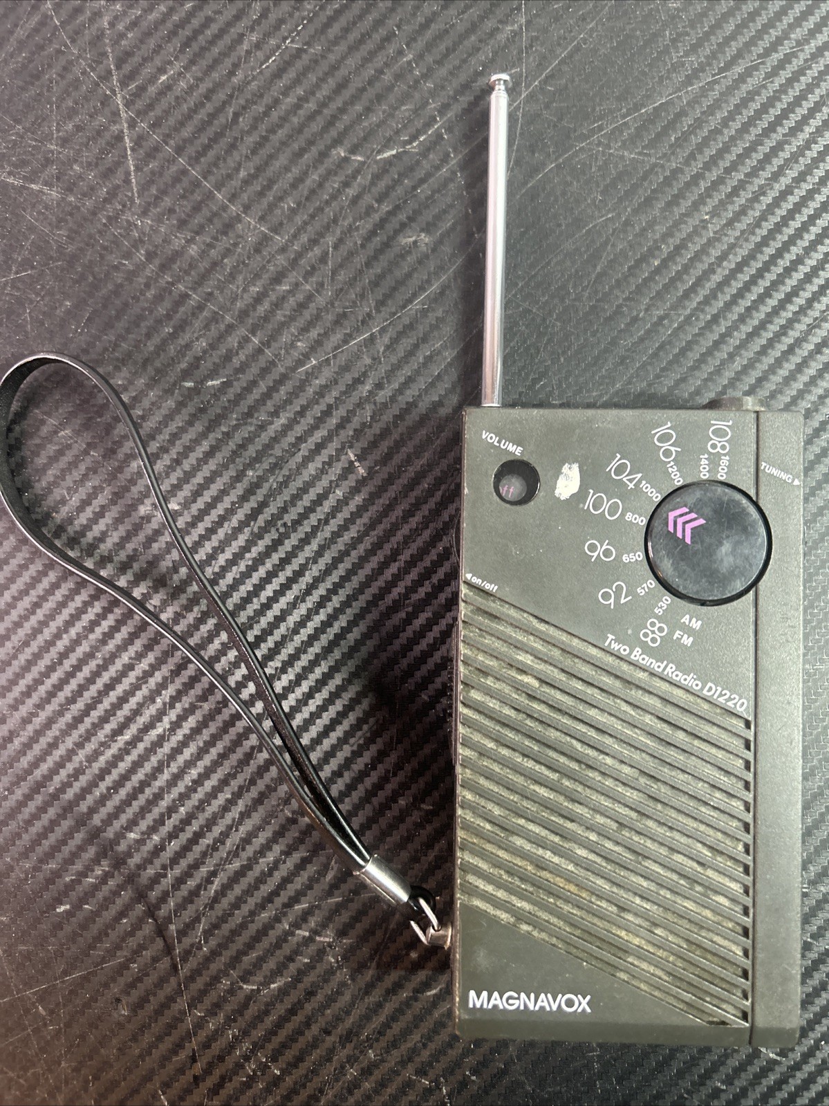 Vintage Magnavox Radio D1220 Hand Held Pocket AM FM Two Band Radio. Works