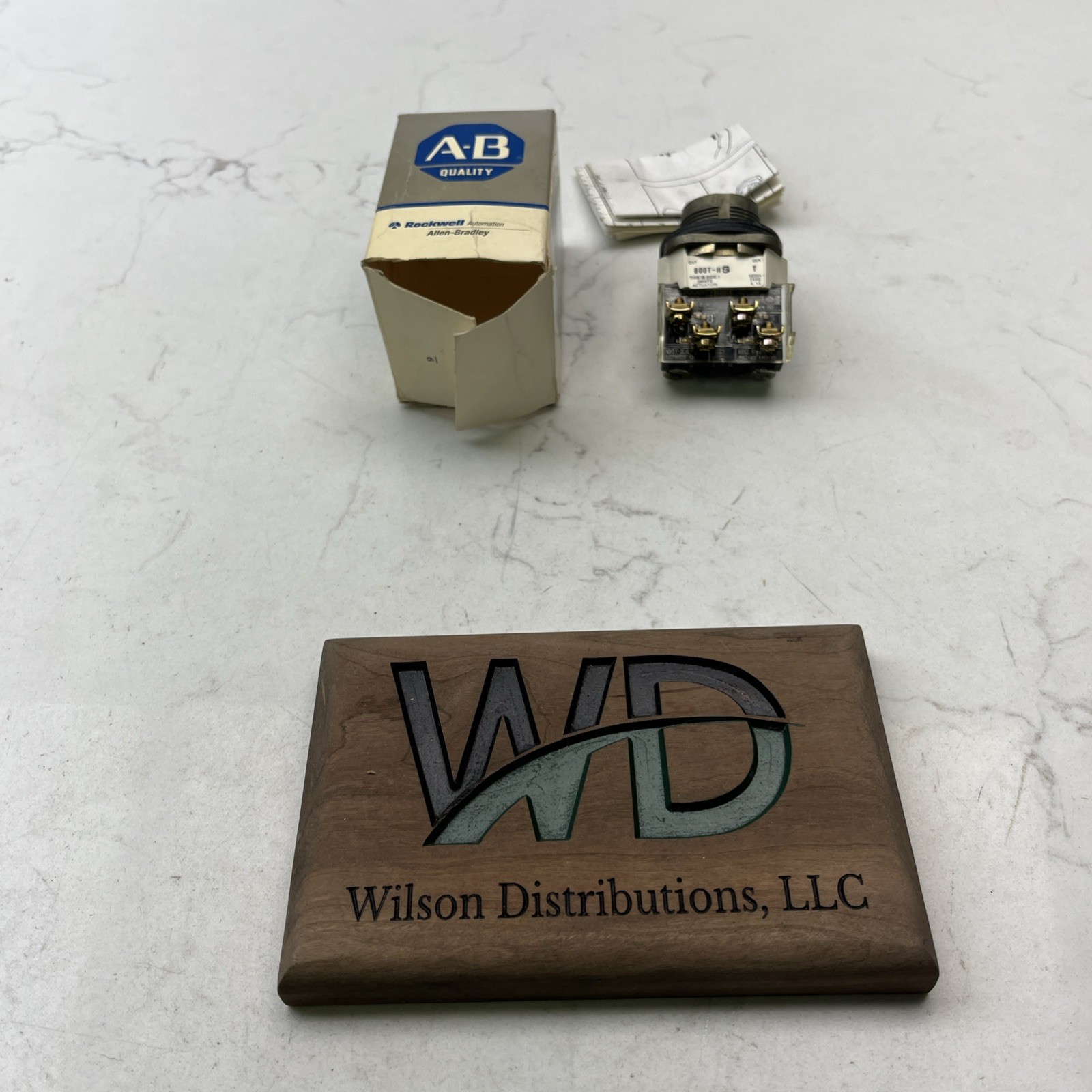 800T-H19 Allen Bradley Selector Switch (As Pictured)