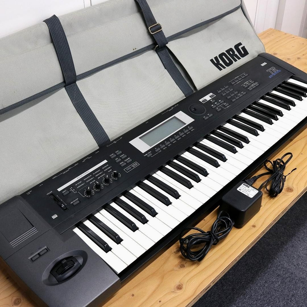 KORG TR61 61 Key Synthesizer Music Workstation Keyboard w/Soft Case TESTED Japan