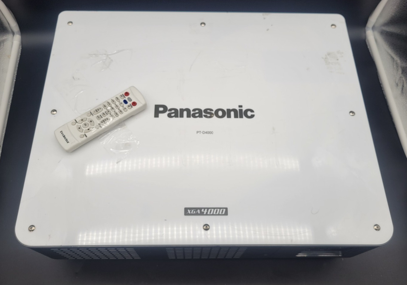 *AS-IS* PANASONIC DLP PROJECTOR PT-D4000 XGA4000 w/REMOTE *FOR PARTS*
