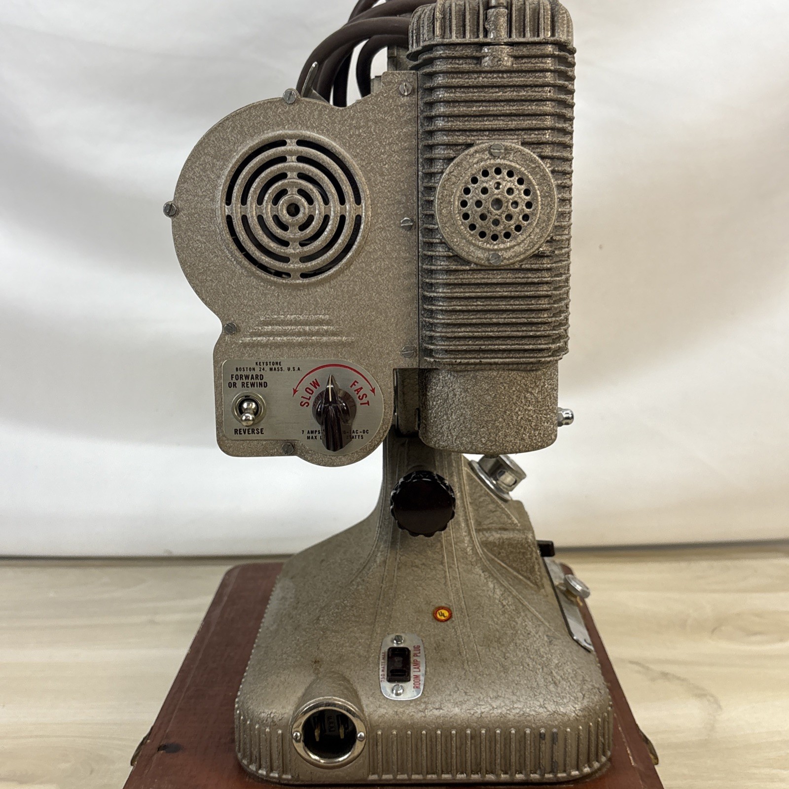 KEYSTONE REGAL K-109 8MM PROJECTOR WITH CASE, PERFECT WORKING CONDITION